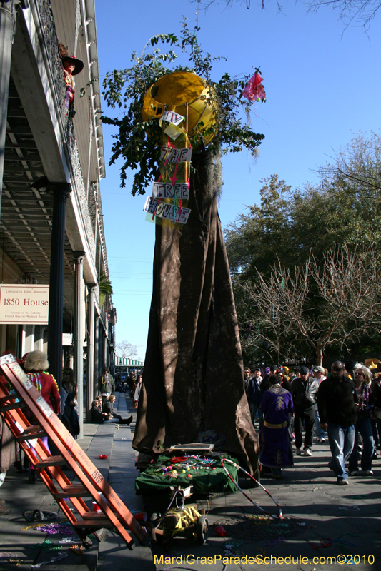 Mardi-Gras-Day-French-Quarter-New-Orleans-2010-1710
