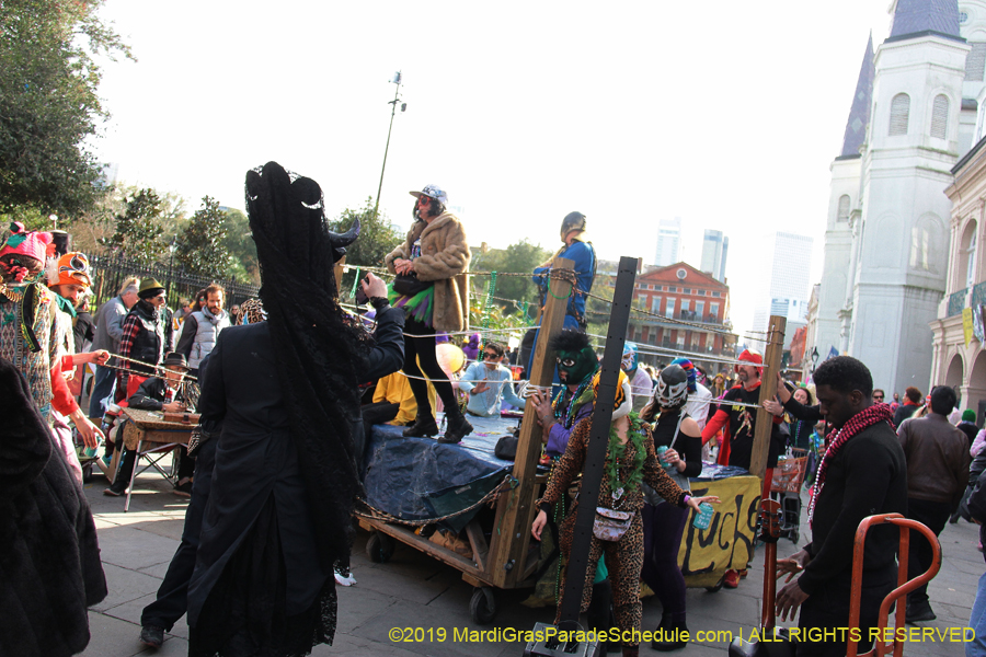 Mardi-Gras-Day-Stroll-2019-011718