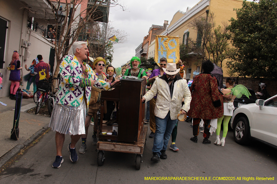 Mardi-Gras-Day-Strolling-2025-3407