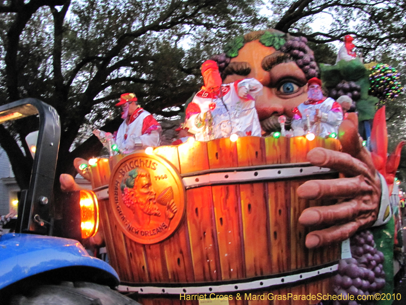 Krewe-of-Bacchus-2010-Mardi-Gras-New-Orleans-1453
