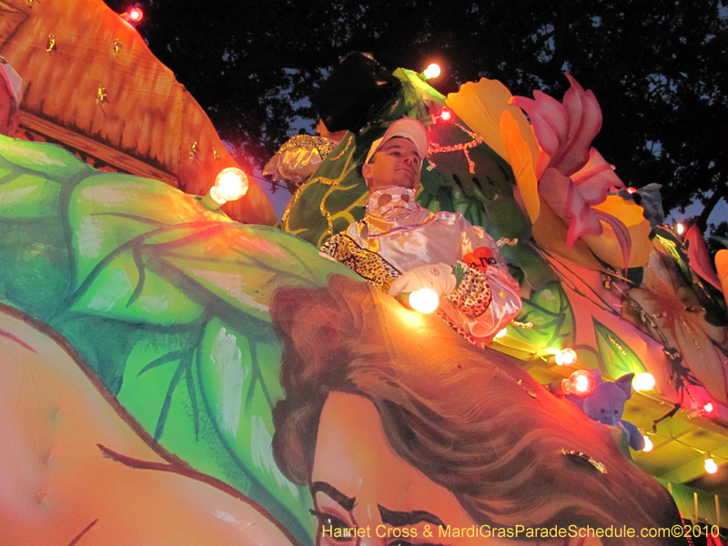 Krewe-of-Bacchus-2010-Mardi-Gras-New-Orleans-1499