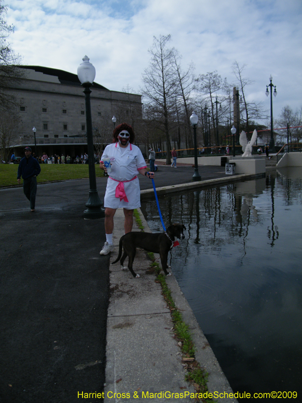 2009-Mystic-Krewe-of-Barkus-Mardi-Gras-French-Quarter-New-Orleans-Dog-Parade-Harriet-Cross-7148
