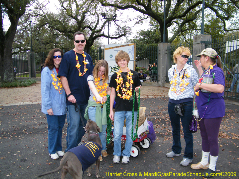 2009-Mystic-Krewe-of-Barkus-Mardi-Gras-French-Quarter-New-Orleans-Dog-Parade-Harriet-Cross-7160
