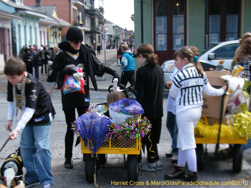 Mystic-Krewe-of-Barkus-2010-HC-Dog-Parade-Mardi-Gras-New-Orleans-8078