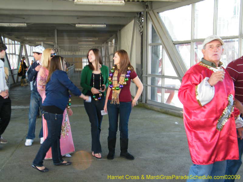 2009-Krewe-of-Choctaw-River-Parade-Steamboat-Natchez-Mardi-Gras-Westbank-5795