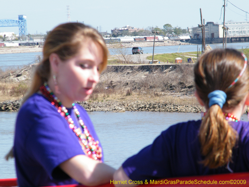 2009-Krewe-of-Choctaw-River-Parade-Steamboat-Natchez-Mardi-Gras-Westbank-5885