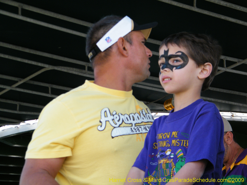 2009-Krewe-of-Choctaw-River-Parade-Steamboat-Natchez-Mardi-Gras-Westbank-5888