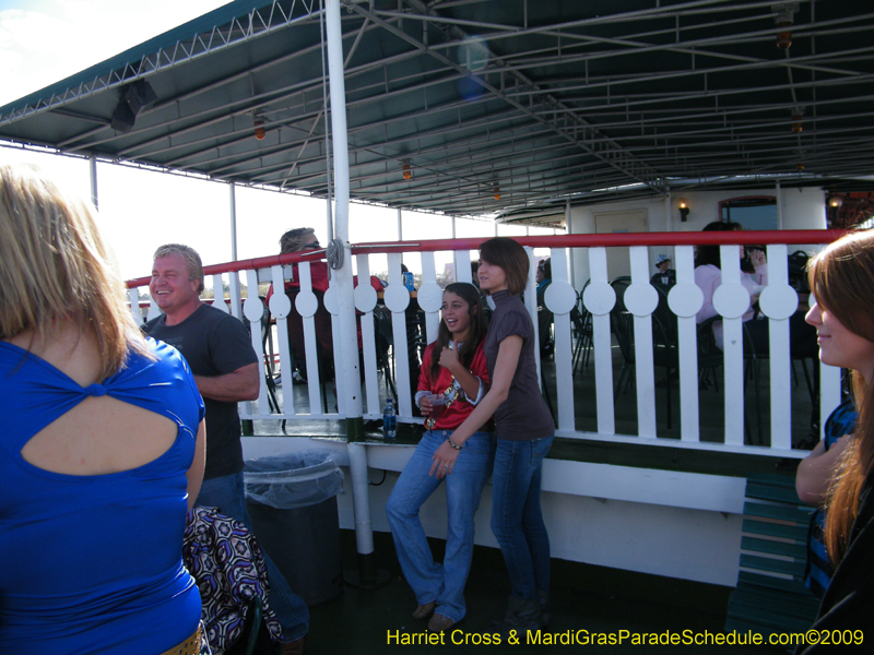 2009-Krewe-of-Choctaw-River-Parade-Steamboat-Natchez-Mardi-Gras-Westbank-5898