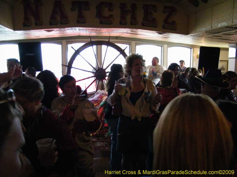 2009-Krewe-of-Choctaw-River-Parade-Steamboat-Natchez-Mardi-Gras-Westbank-5935