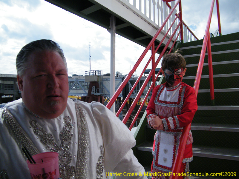 2009-Krewe-of-Choctaw-River-Parade-Steamboat-Natchez-Mardi-Gras-Westbank-5940