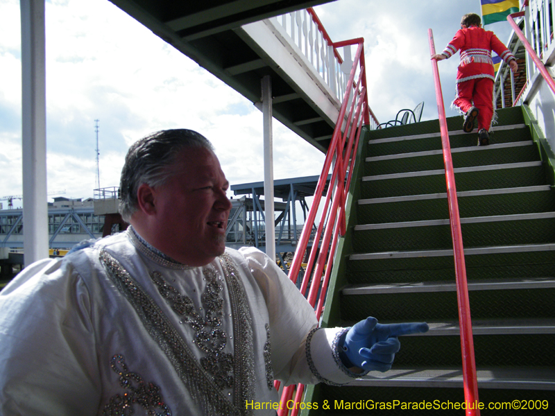 2009-Krewe-of-Choctaw-River-Parade-Steamboat-Natchez-Mardi-Gras-Westbank-5941