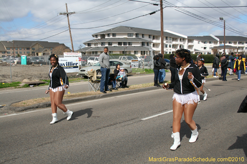 Krewe-of-Choctaw-2010-Mardi-Gras-Westbank-3048