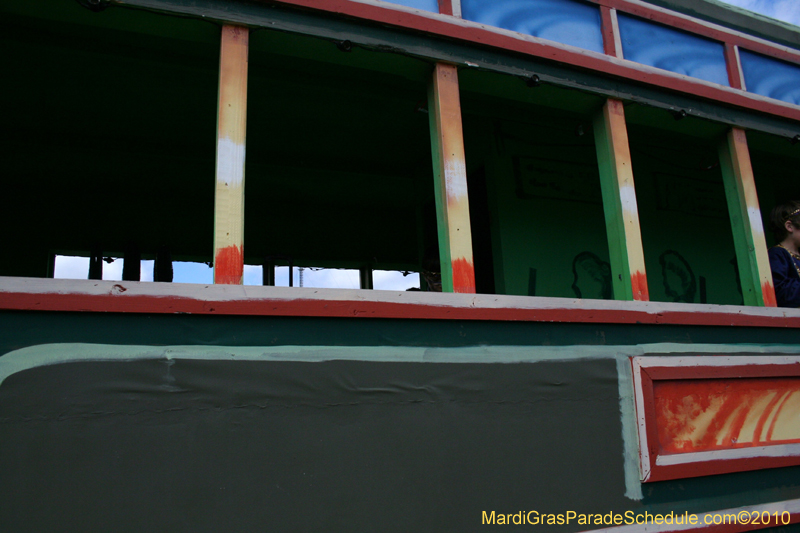 Krewe-of-Choctaw-2010-Mardi-Gras-Westbank-3079