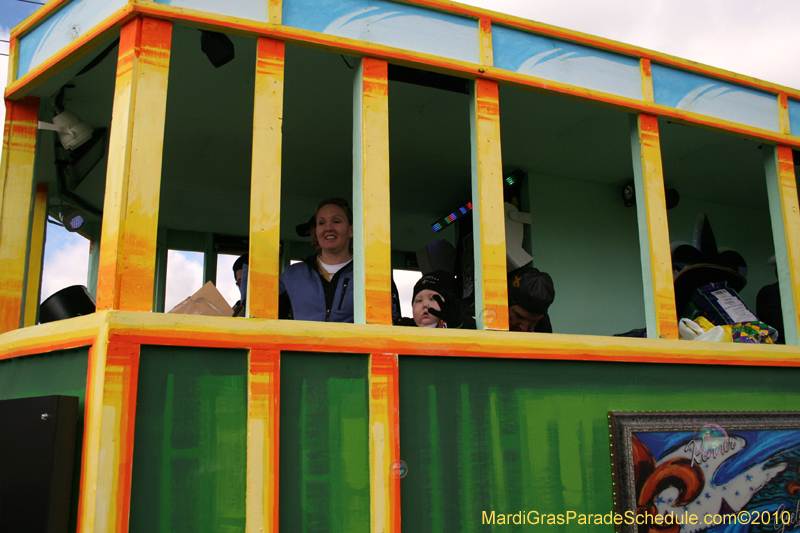 Krewe-of-Choctaw-2010-Mardi-Gras-Westbank-3089