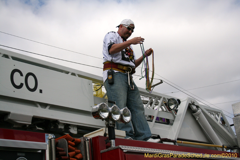 Krewe-of-Choctaw-2010-Mardi-Gras-Westbank-3117