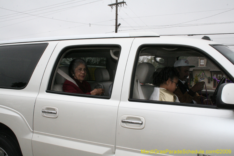 Krewe-of-Claude-Slidell-Mardi-Gras-2009-0109