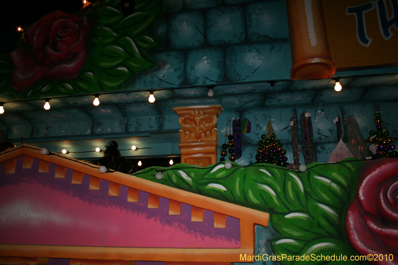 Krewe-of-Cleopatra-2010-Westbank-Mardi-Gras-2753