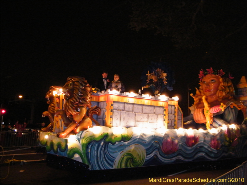 Krewe-of-Excalibur-2010-Mardi-Gras-Metairie-7559