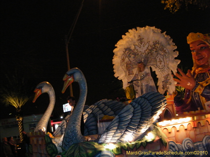 Krewe-of-Excalibur-2010-Mardi-Gras-Metairie-7570