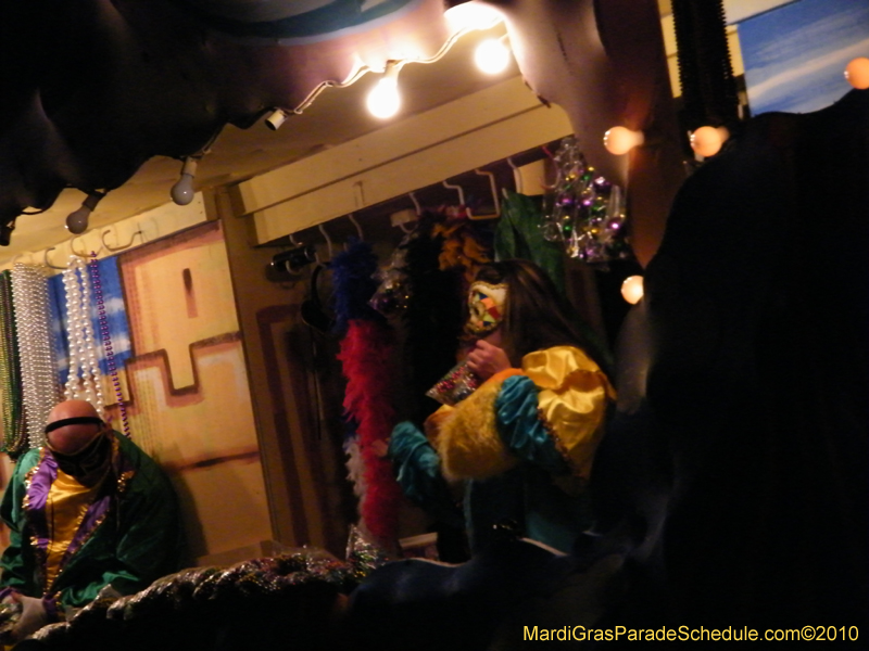 Krewe-of-Excalibur-2010-Mardi-Gras-Metairie-7593