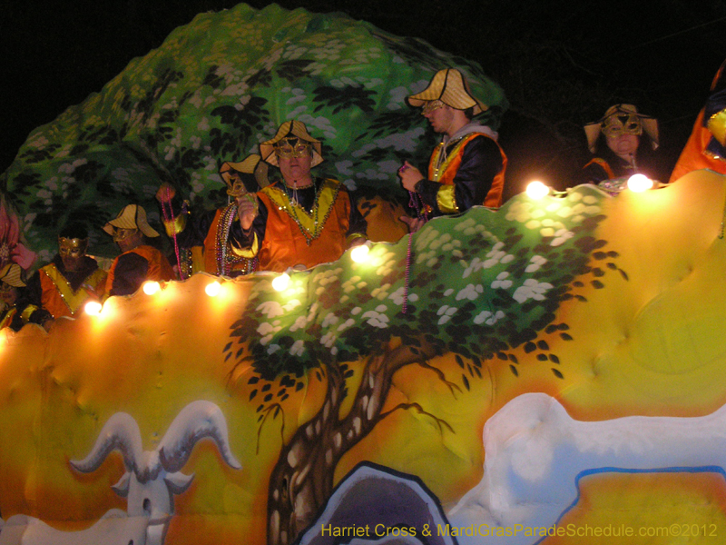 Knights-of-Excalibur-HC-2012-0038