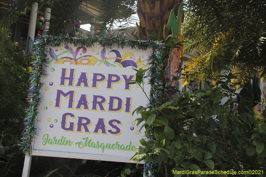 Krewe-of-House-Floats-03463-Broadmore-Fontainebleau-2021