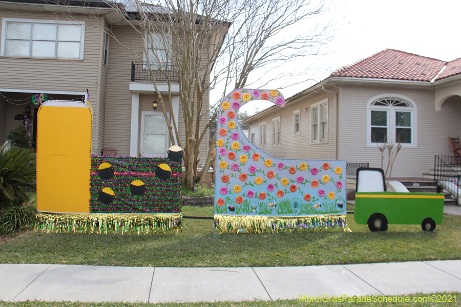 Krewe-of-House-Floats-03757-Lakeview-Lakeshore-WestEnd-2021