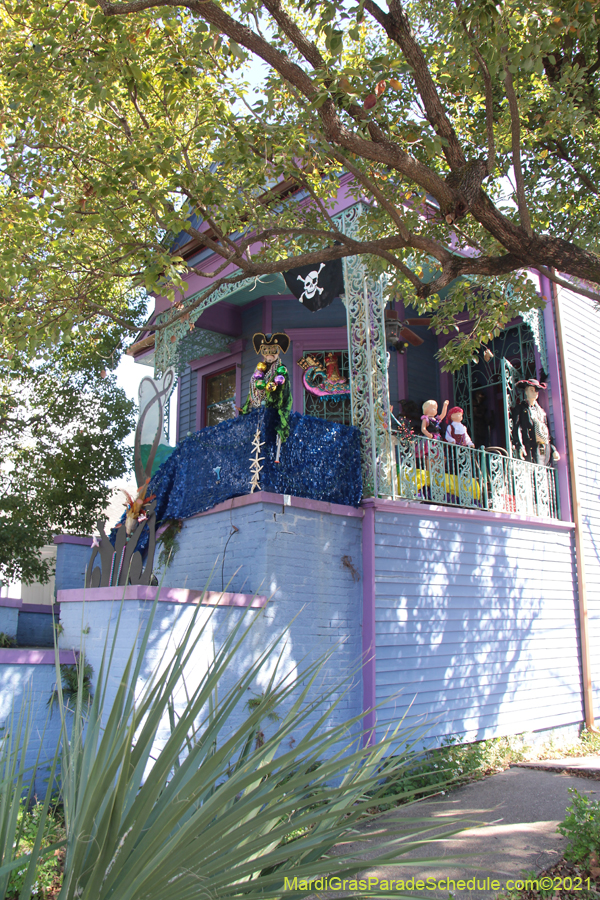 Krewe-of-House-Floats-00947-Mid-City-2021