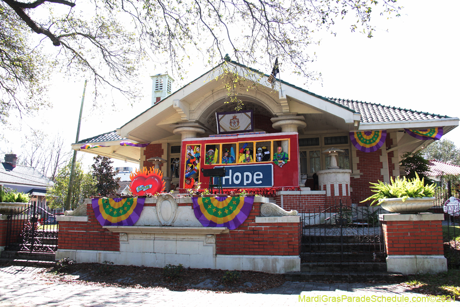 Krewe-of-House-Floats-00962-Mid-City-2021
