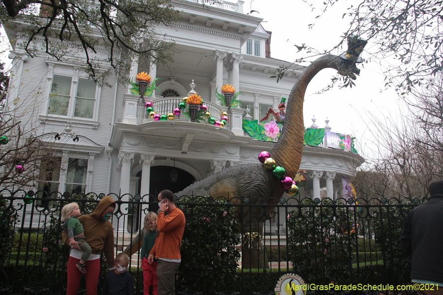 Krewe-of-House-Floats-01439-University-Uptown-2021