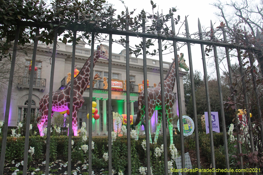 Krewe-of-House-Floats-01484-University-Uptown-2021