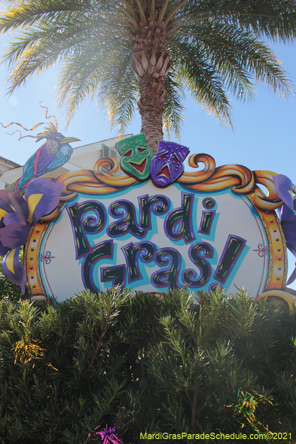 Krewe-of-House-Floats-01972-Uptown-2021