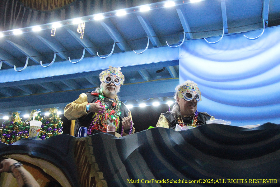 Krwew-of-King-Arthur-003004