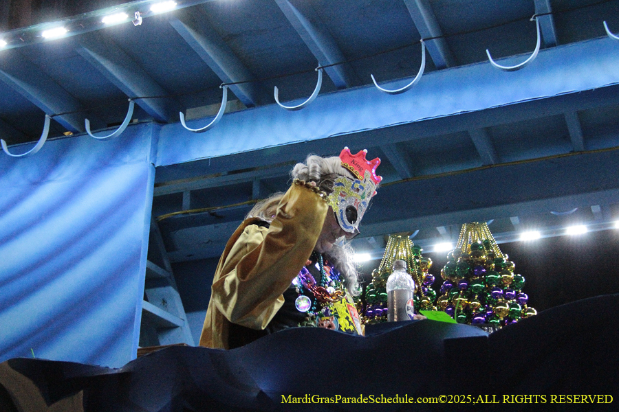 Krwew-of-King-Arthur-003005