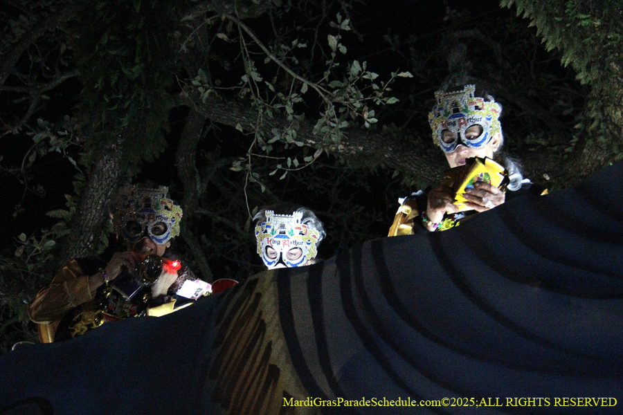 Krwew-of-King-Arthur-003009