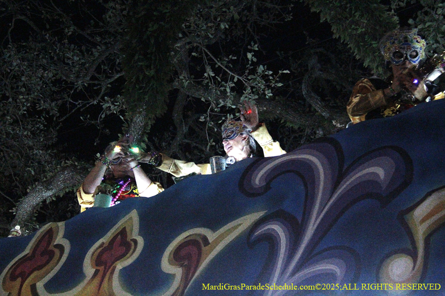 Krwew-of-King-Arthur-003010