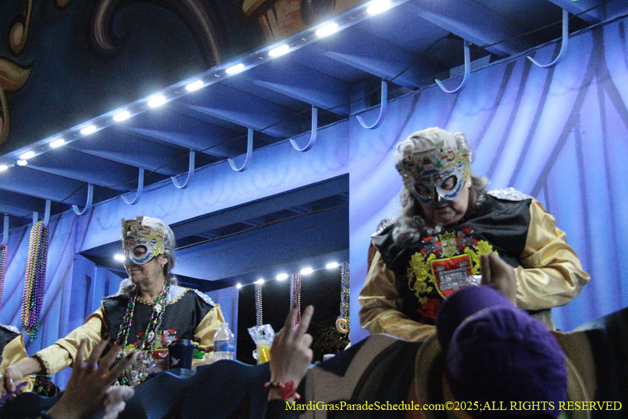 Krwew-of-King-Arthur-003011