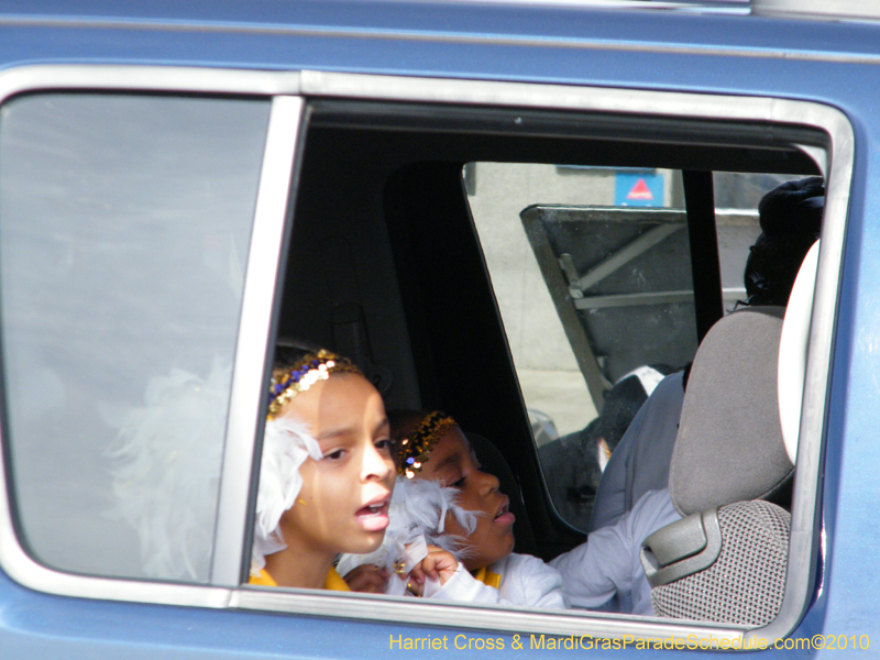 Krewe-of-Little-Rascals-Metairie-Mardi-Gras-Childrens-Parade-7099