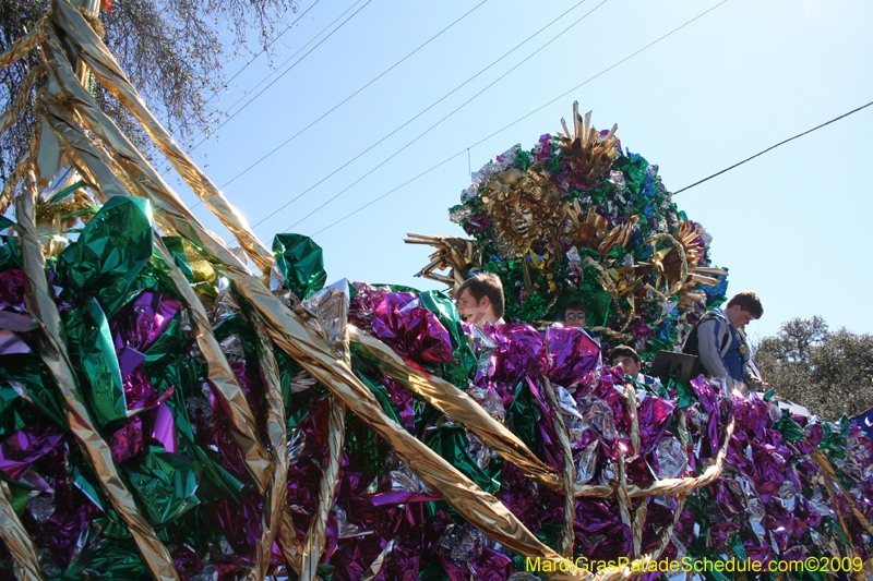 2009-Krewe-of-Mid-City-presents-Parrotheads-in-Paradise-Mardi-Gras-New-Orleans-0108