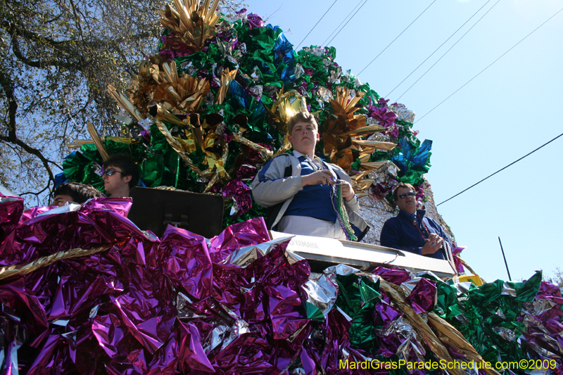2009-Krewe-of-Mid-City-presents-Parrotheads-in-Paradise-Mardi-Gras-New-Orleans-0110
