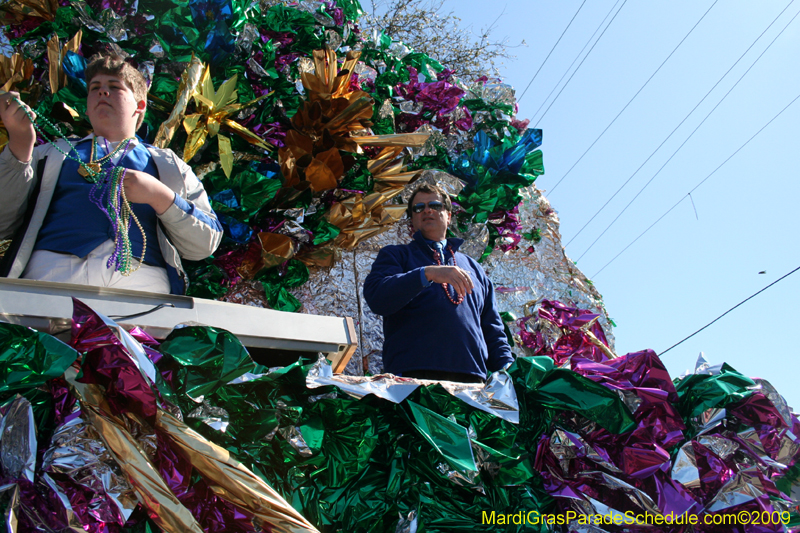 2009-Krewe-of-Mid-City-presents-Parrotheads-in-Paradise-Mardi-Gras-New-Orleans-0111