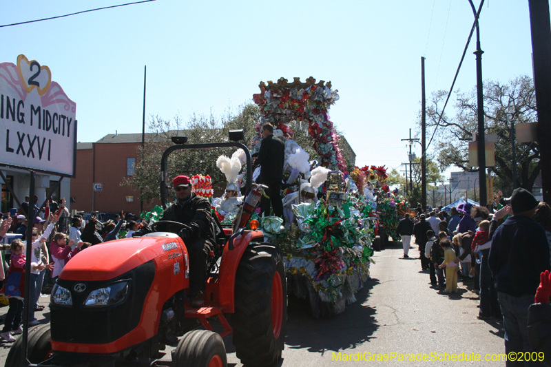 2009-Krewe-of-Mid-City-presents-Parrotheads-in-Paradise-Mardi-Gras-New-Orleans-0116