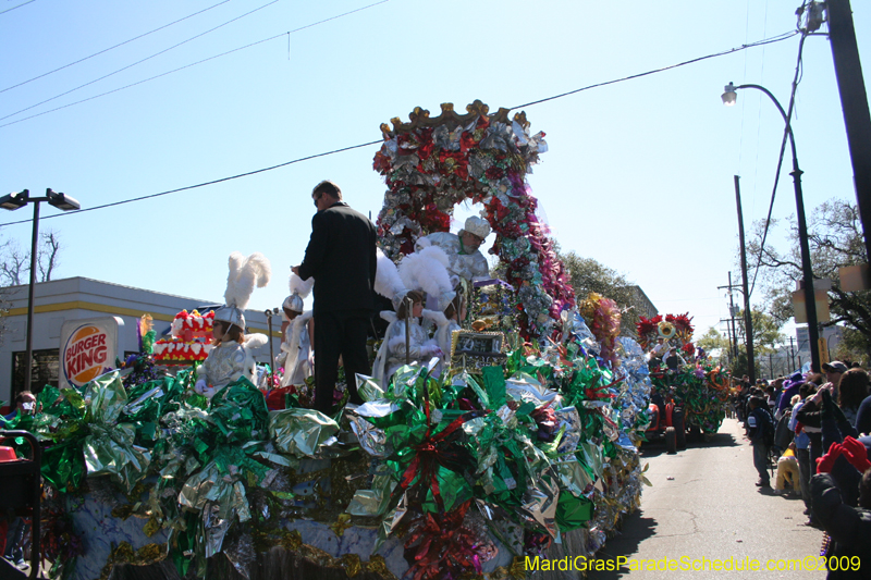 2009-Krewe-of-Mid-City-presents-Parrotheads-in-Paradise-Mardi-Gras-New-Orleans-0117
