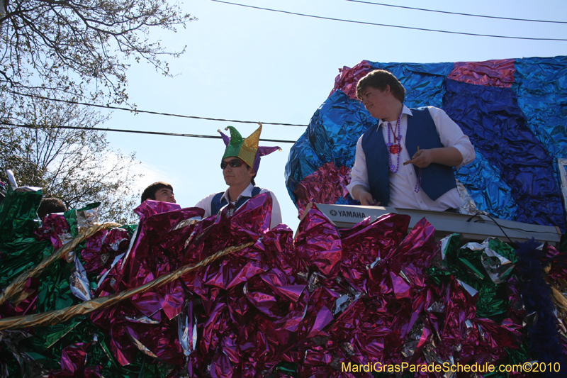Krewe-of-Mid-City-2010-Mardi-Gras-New-Orleans-Carnival-8946