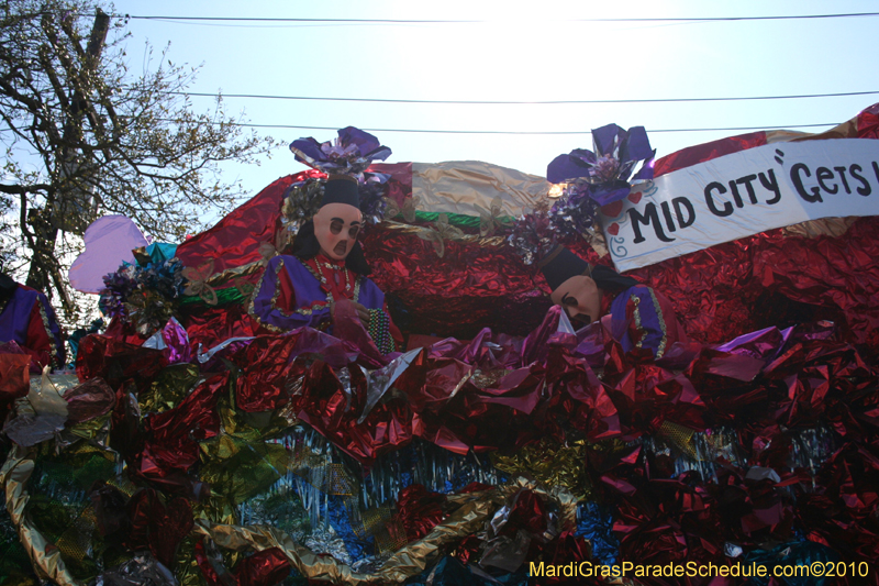 Krewe-of-Mid-City-2010-Mardi-Gras-New-Orleans-Carnival-8990