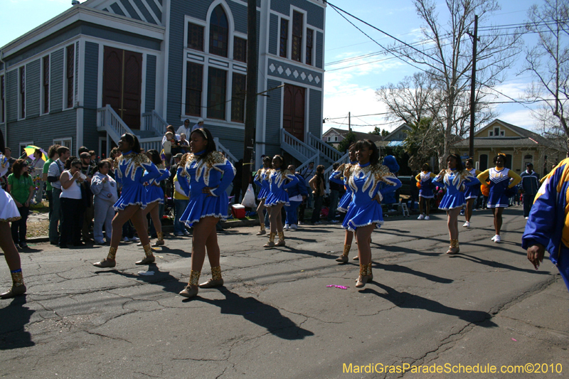 Krewe-of-Mid-City-2010-Mardi-Gras-New-Orleans-Carnival-9008