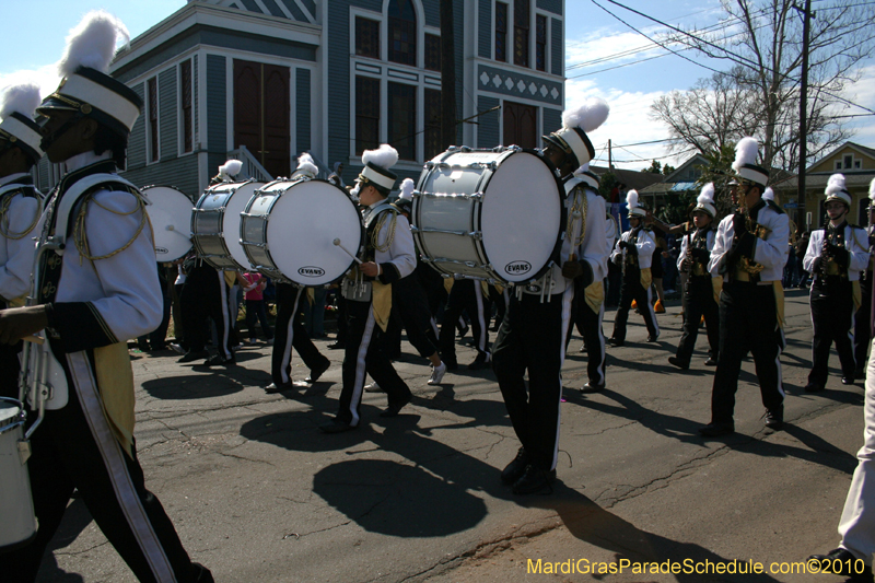 Krewe-of-Mid-City-2010-Mardi-Gras-New-Orleans-Carnival-9029