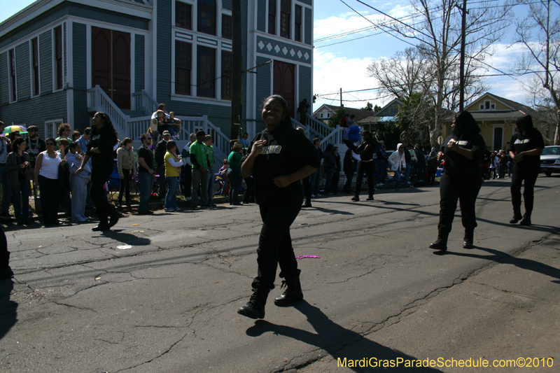 Krewe-of-Mid-City-2010-Mardi-Gras-New-Orleans-Carnival-9034
