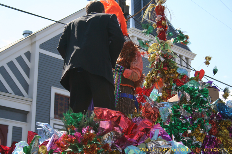 Krewe-of-Mid-City-2010-Mardi-Gras-New-Orleans-Carnival-9038