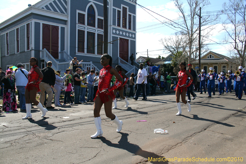 Krewe-of-Mid-City-2010-Mardi-Gras-New-Orleans-Carnival-9061